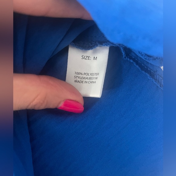 Oversized Blouse in blue from Fashion Nova v-neck t shirt in medium. - Picture 7 of 8